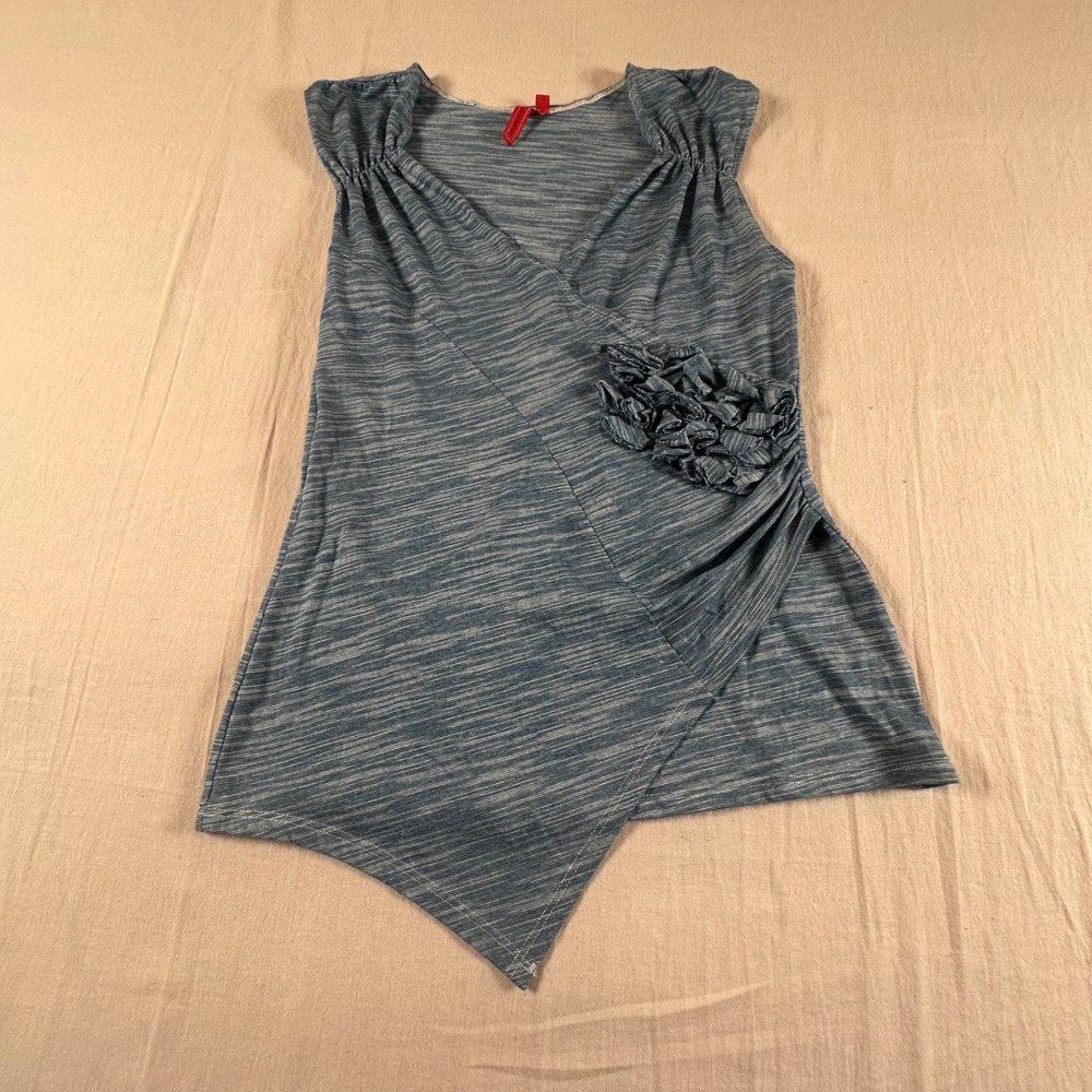 Anthropologie One September Blue Ruffle Flower Asymmetrical Sharkbite Hem Top M‎